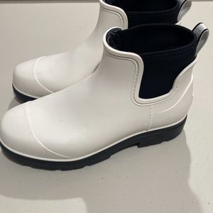 UGG rain boot